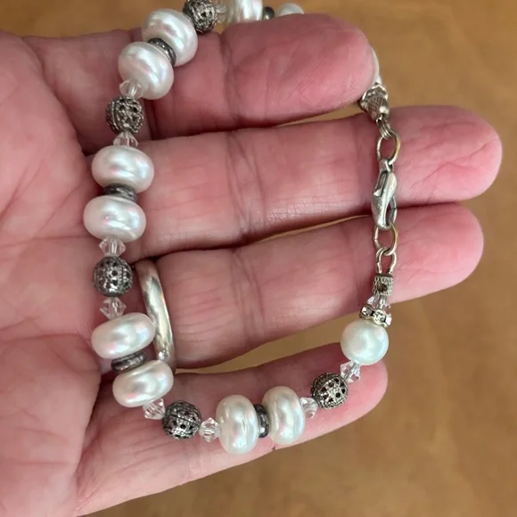 Lustrous Pearl and Silver Beaded Bracelet - Picture 5 of 5